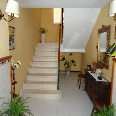 Hostal Los Claveles Баэна Экстерьер фото