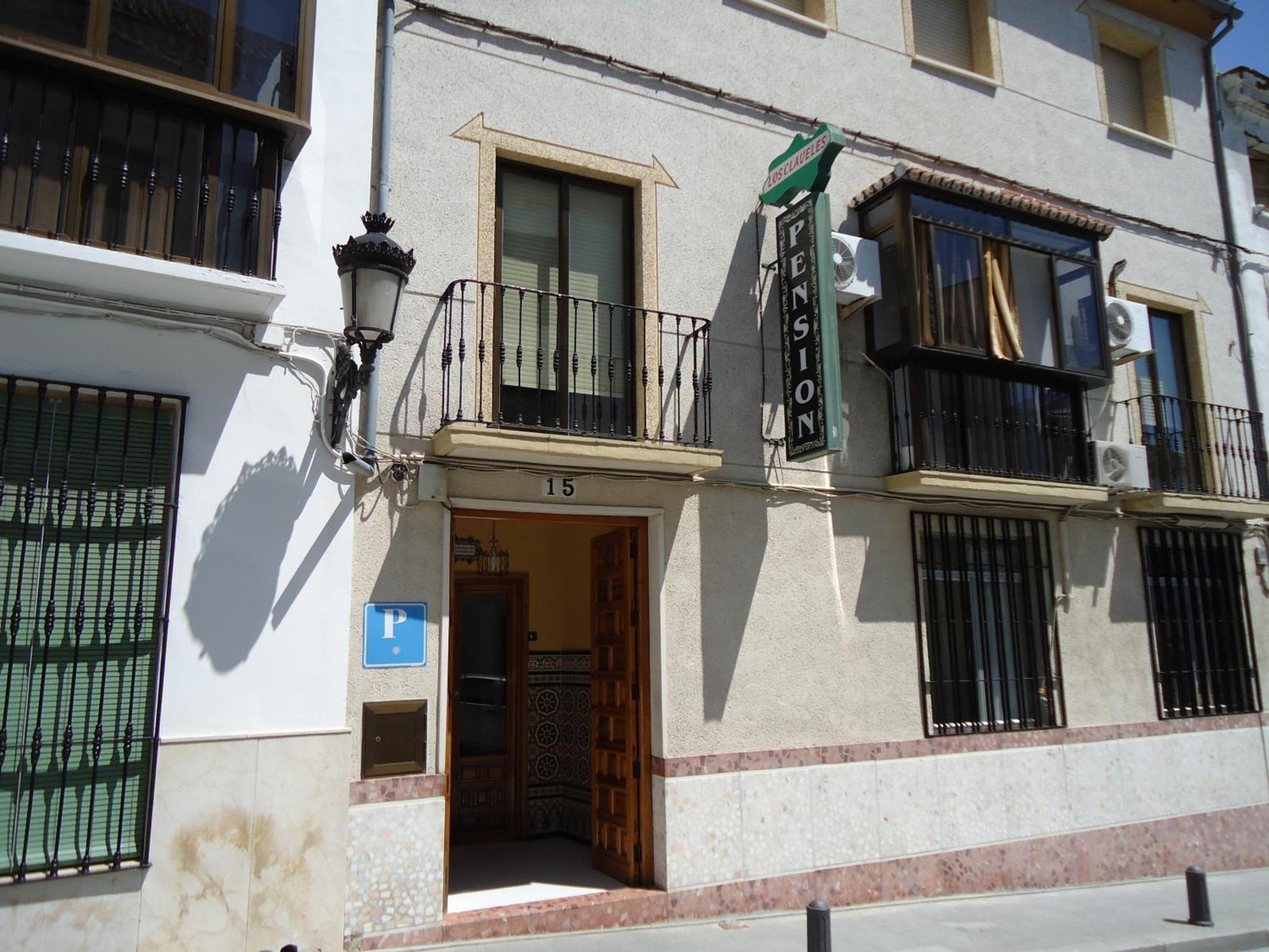 Hostal Los Claveles Баэна Экстерьер фото